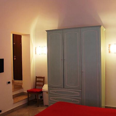 Hella Ibernesi 23 Fori Imperiali Inn, New Gestion! Rome Room photo