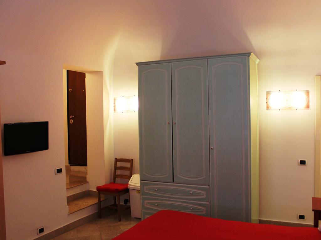 Hella Ibernesi 23 Fori Imperiali Inn, New Gestion! Rome Room photo